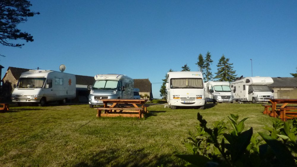 Aire camping-car  Snergues (12320) - Photo 1